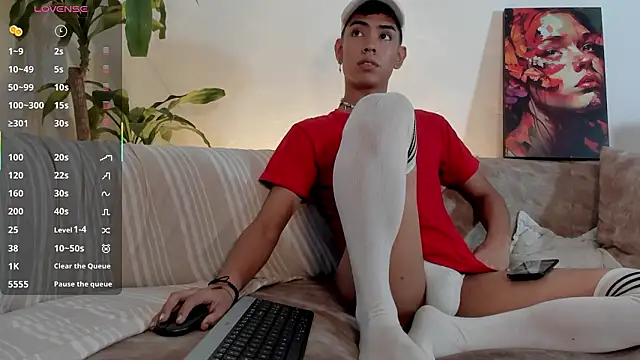 LoganTwink18 online show from 02-11-26, 02:28