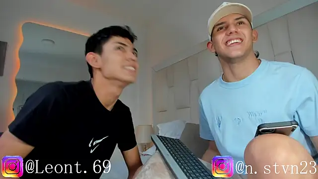 LoganTwink18 online show from 04-04-26, 10:27