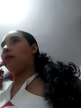 Snapshot of Valenn_fernandez chatting on 05-06-26, 03:43 Valenn fernandez online show from 05-06-26, 03:43