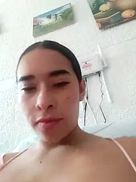 Snapshot of Valenn_fernandez chatting on 04-21-26, 03:40 Valenn fernandez online show from 04-21-26, 03:40