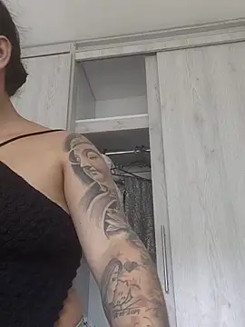 Valenn fernandez online show from 04-11-26, 06:44