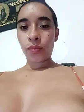 Snapshot of Valenn_fernandez chatting on 05-05-26, 02:58 Valenn fernandez online show from 05-05-26, 02:58