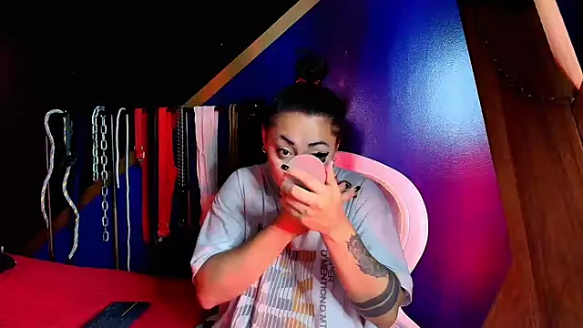 Snapshot of YiingandYang chatting on 02-18-26, 06:26 YiingandYang online show from 02-18-26, 06:26