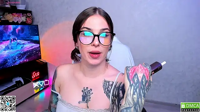 Snapshot of Arya_deepthroat_queen chatting on 09-27-25, 01:01 Arya deepthroat queen online show from 09-27-25, 01:01