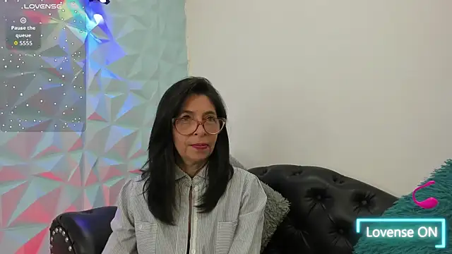 Snapshot of SabinaDeluxe_cg chatting on 10-10-25, 02:18 SabinaDeluxe cg online show from 10-10-25, 02:18