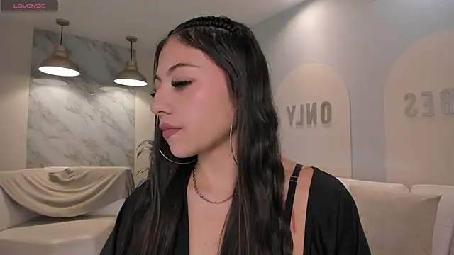 Snapshot of EsmeraldaGrace1 chatting on 10-02-25, 03:21 EsmeraldaGrace1 online show from 10-02-25, 03:21