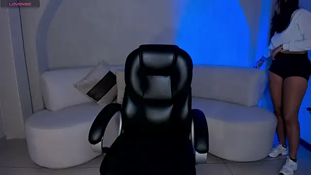 AmbarJames  online show from 10-01-25, 12:09