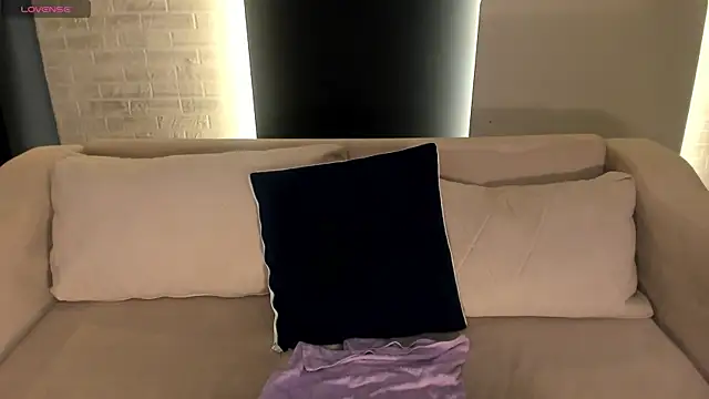 AmbarJames  online show from 03-28-26, 12:17