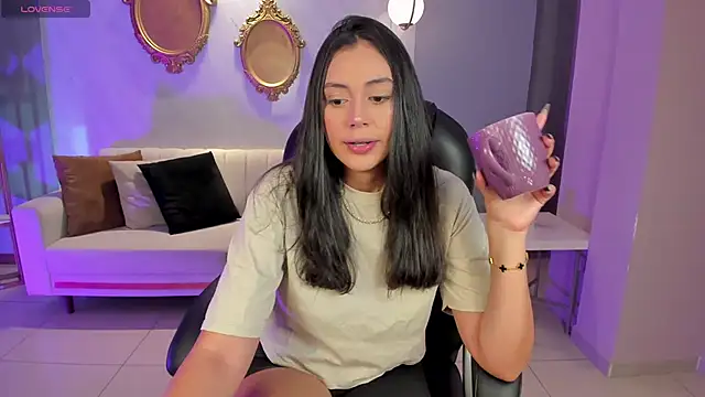 AmbarJames  online show from 10-20-25, 11:33