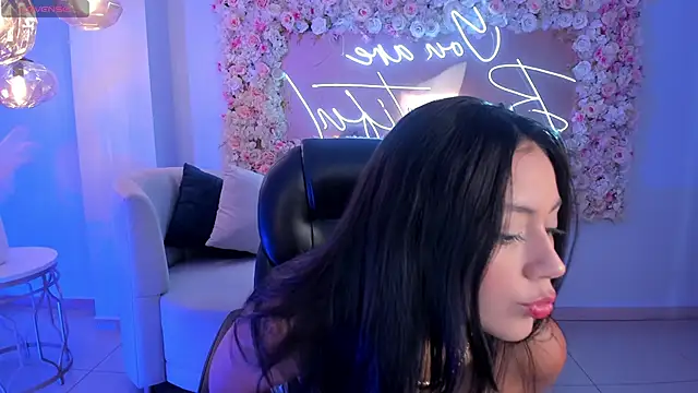 AmbarJames  online show from 10-05-25, 11:12