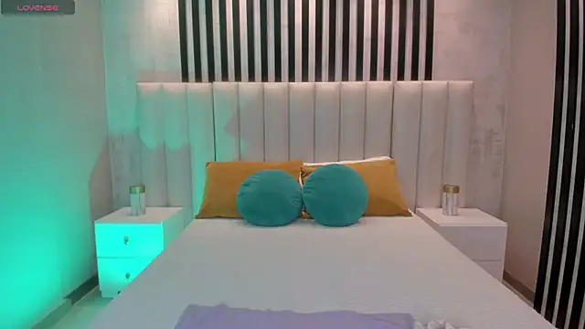 AmbarJames  online show from 02-10-26, 12:26