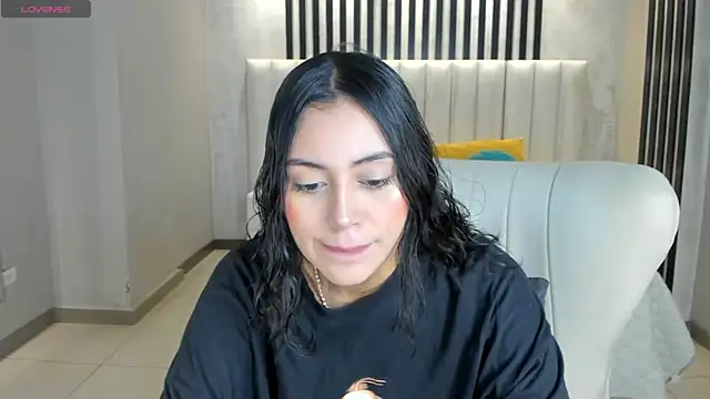 AmbarJames  online show from 04-06-26, 11:00