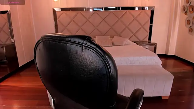 MilaLawrence online show from 11-22-25, 08:51