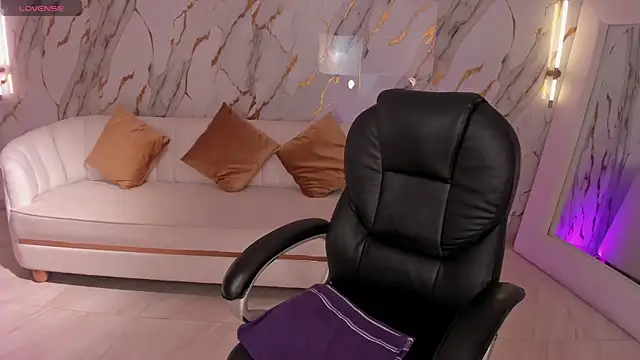 MilaLawrence online show from 10-25-25, 12:17