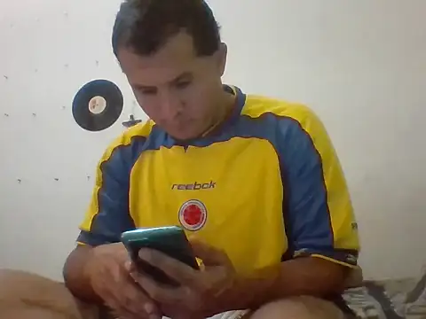 santiii   12 online show from 02-05-26, 06:15