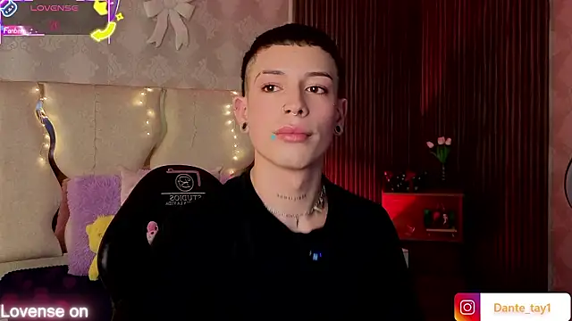 Snapshot of boyfox_tay chatting on 02-25-26, 07:36 boyfox tay online show from 02-25-26, 07:36