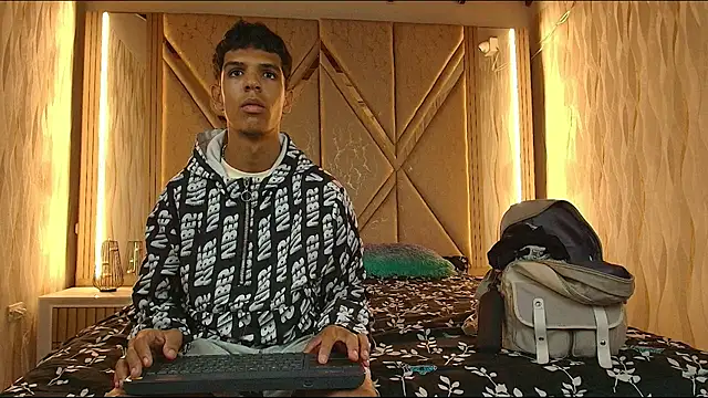 Hotcouple 222 online show from 12-22-25, 07:30