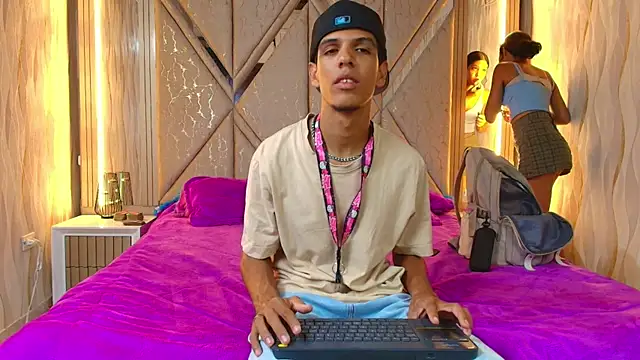 Hotcouple 222 online show from 11-13-25, 07:45