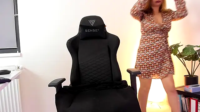 Victoria Vergara online show from 10-30-25, 04:33