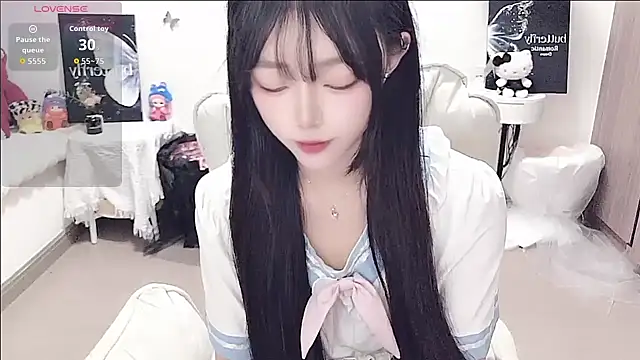 Snapshot of -EEBABY chatting on 06-13-26, 02:37 -EEBABY online show from 06-13-26, 02:37
