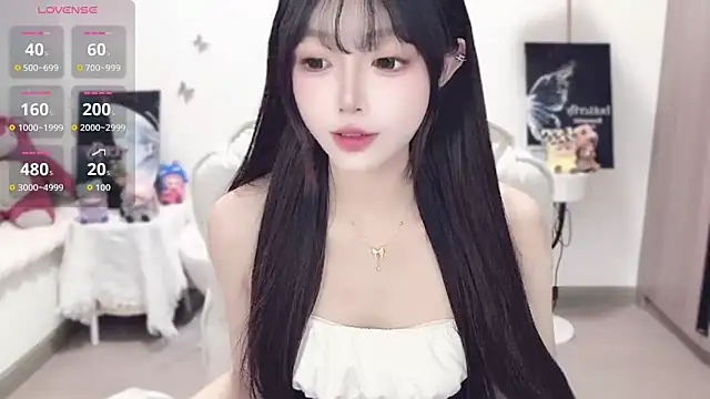 Snapshot of -EEBABY chatting on 10-16-25, 11:13 -EEBABY online show from 10-16-25, 11:13