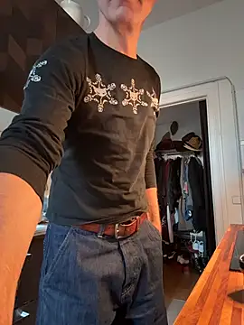 Snapshot of SexyLeon8 chatting on 11-07-25, 07:02 SexyLeon8 online show from 11-07-25, 07:02