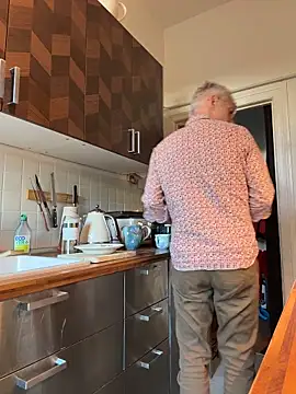 Snapshot of SexyLeon8 chatting on 11-21-25, 08:46 SexyLeon8 online show from 11-21-25, 08:46