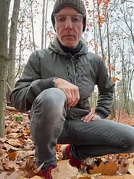 Snapshot of SexyLeon8 chatting on 11-13-25, 01:37 SexyLeon8 online show from 11-13-25, 01:37