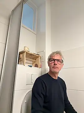 Snapshot of SexyLeon8 chatting on 09-19-25, 09:46 SexyLeon8 online show from 09-19-25, 09:46