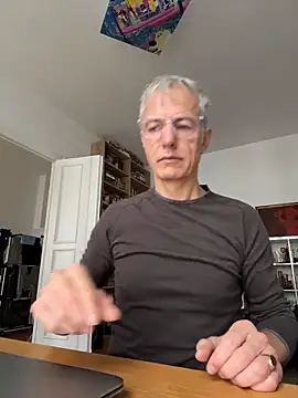 Snapshot of SexyLeon8 chatting on 11-11-25, 08:31 SexyLeon8 online show from 11-11-25, 08:31