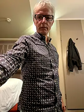 Snapshot of SexyLeon8 chatting on 09-17-25, 04:42 SexyLeon8 online show from 09-17-25, 04:42