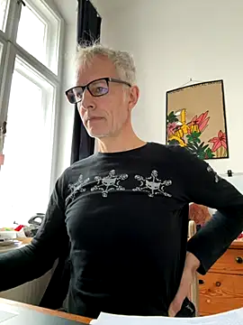 Snapshot of SexyLeon8 chatting on 11-10-25, 10:31 SexyLeon8 online show from 11-10-25, 10:31