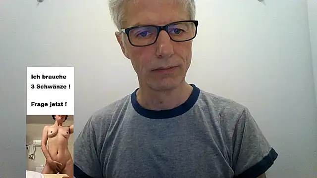 Snapshot of SexyLeon8 chatting on 03-18-25, 11:20 SexyLeon8 online show from 03-18-25, 11:20