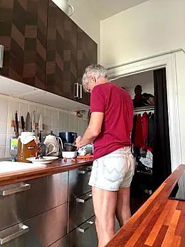 Snapshot of SexyLeon8 chatting on 09-22-25, 12:11 SexyLeon8 online show from 09-22-25, 12:11