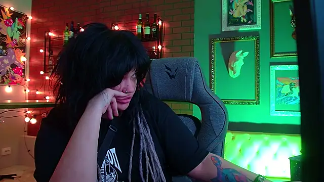 MaryHarrys online show from 05-06-26, 05:44