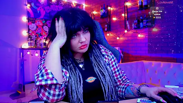 MaryHarrys online show from 05-17-26, 02:33
