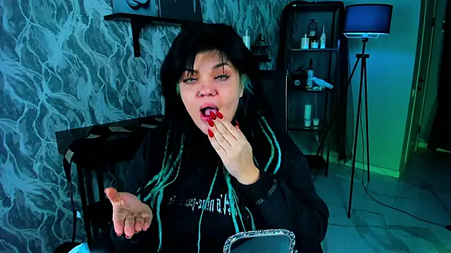 MaryHarrys online show from 11-23-25, 02:32