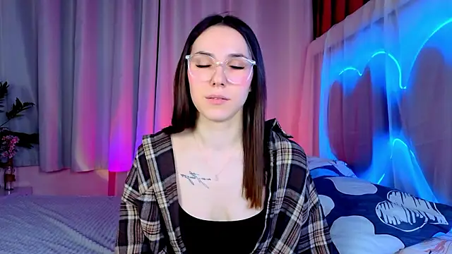 -CindyLou online show from 02-03-26, 06:40