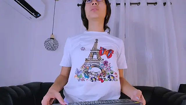 Akira Hime online show from 10-10-25, 02:34