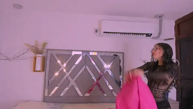 Akira Hime online show from 09-19-25, 04:27