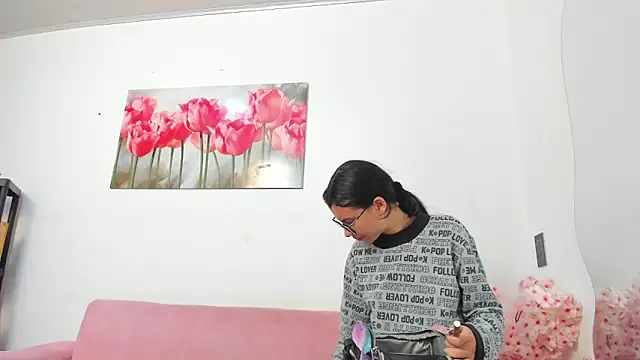 Snapshot of pinky_f00x chatting on 06-02-26, 07:36 pinky f00x online show from 06-02-26, 07:36