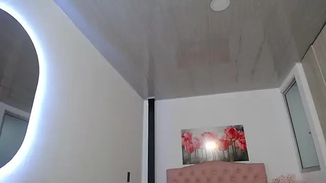 Snapshot of pinky_f00x chatting on 09-18-25, 10:02 pinky f00x online show from 09-18-25, 10:02