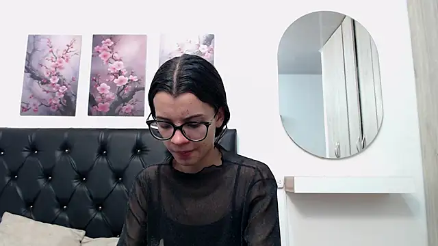 Snapshot of pinky_f00x chatting on 04-23-26, 07:15 pinky f00x online show from 04-23-26, 07:15