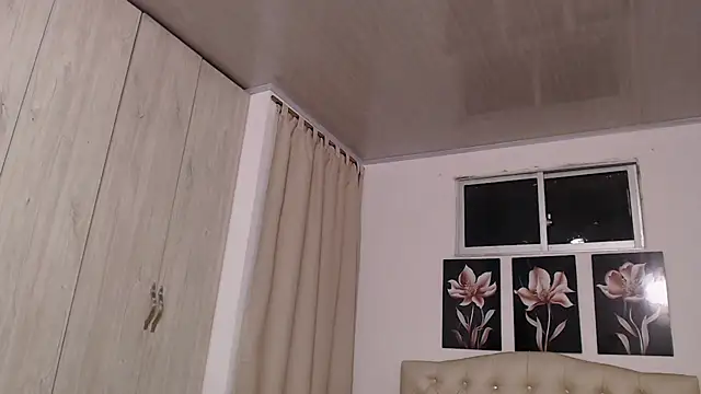 Snapshot of pinky_f00x chatting on 09-27-25, 12:39 pinky f00x online show from 09-27-25, 12:39