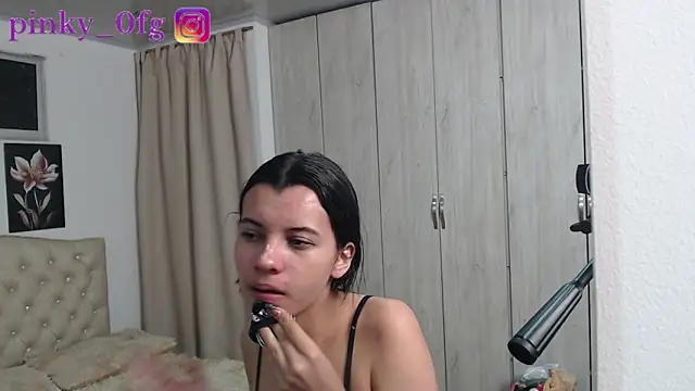 Snapshot of pinky_f00x chatting on 10-09-25, 12:22 pinky f00x online show from 10-09-25, 12:22