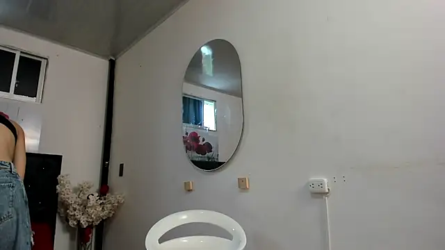 Snapshot of pinky_f00x chatting on 06-09-26, 07:37 pinky f00x online show from 06-09-26, 07:37