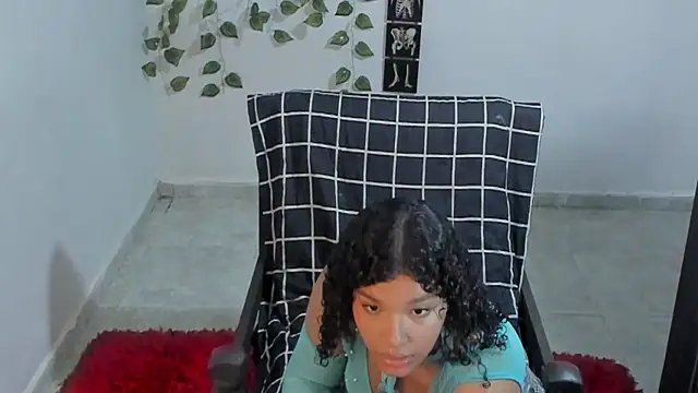 chloe kisses online show from 10-28-25, 11:42