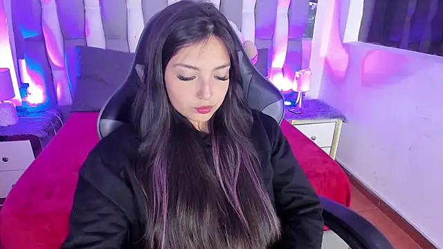 Snapshot of Adaara_Rey chatting on 10-18-25, 06:32 Adaara Rey online show from 10-18-25, 06:32