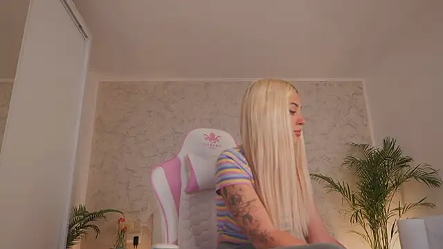 Snapshot of daisyblushh chatting on 04-09-26, 04:02 daisyblushh online show from 04-09-26, 04:02