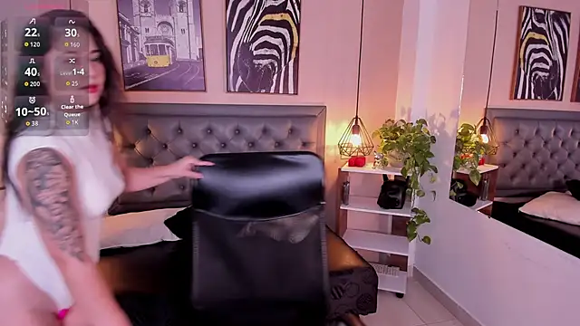 aisha duque online show from 10-24-25, 07:46